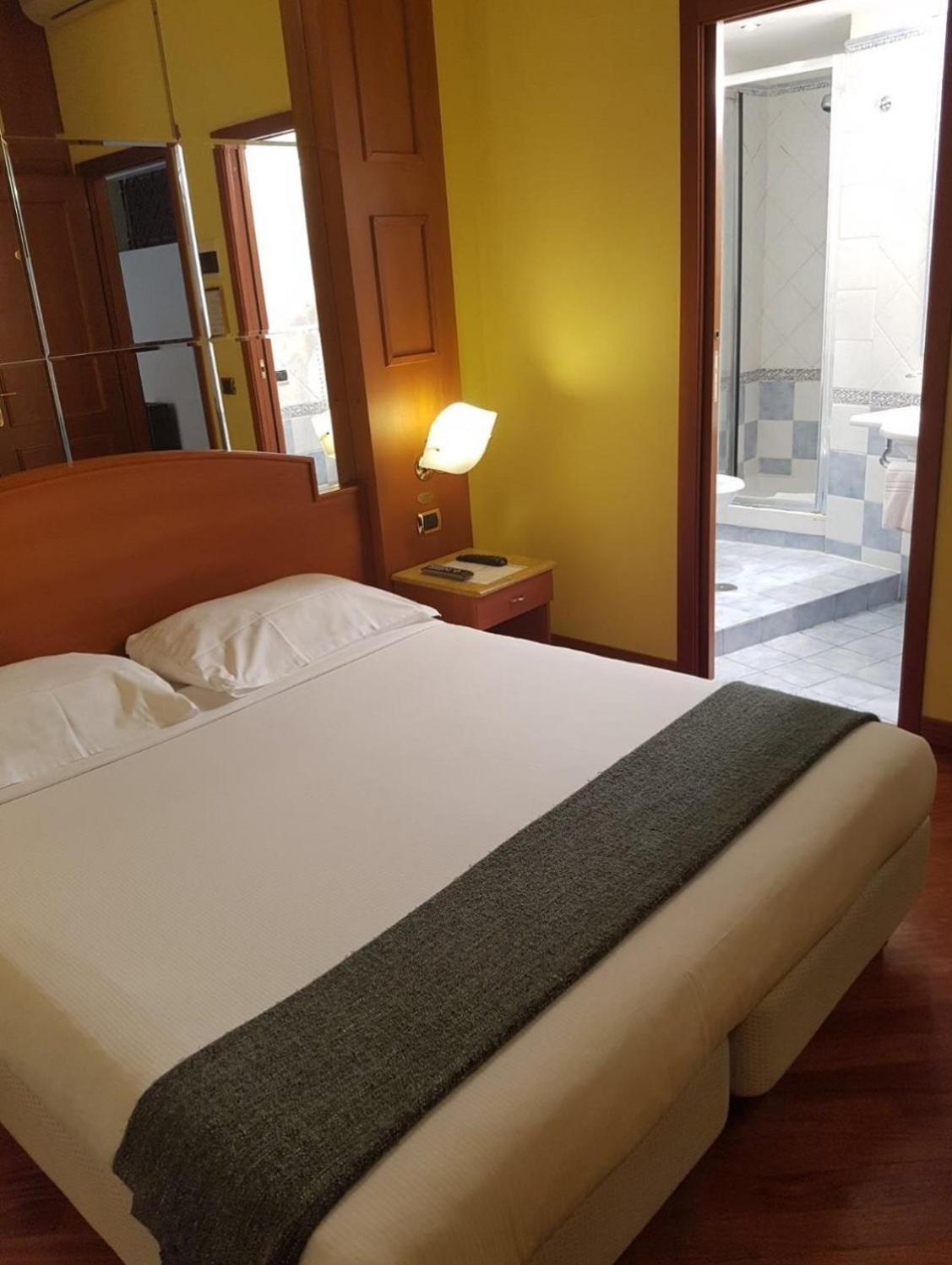 69 Manin Termini Bed & Breakfast Rome Exterior photo